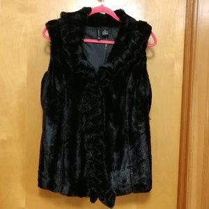 Womens fur like vest size Medium